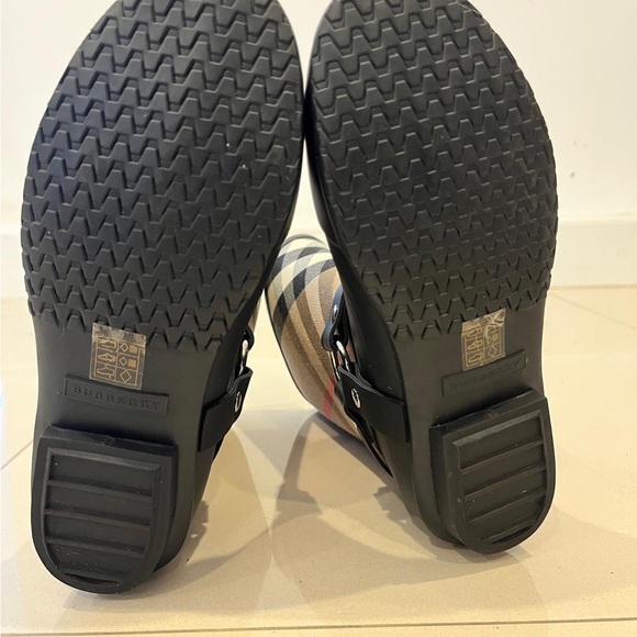 NWOB Burberry Zane Check Harness Rainboot - Picture 7 of 7